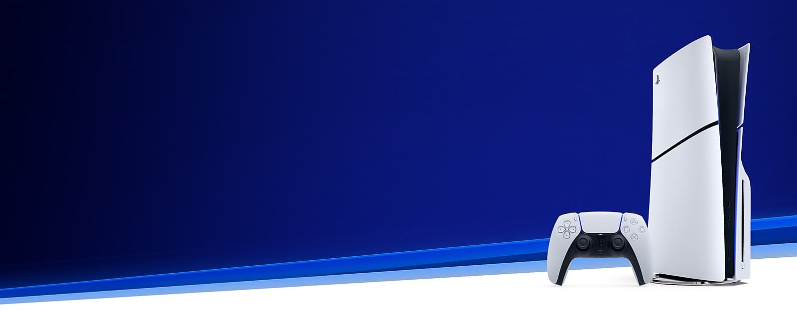 PlayStation 5 y control DualSense sobre un piso blanco, fondo azul.