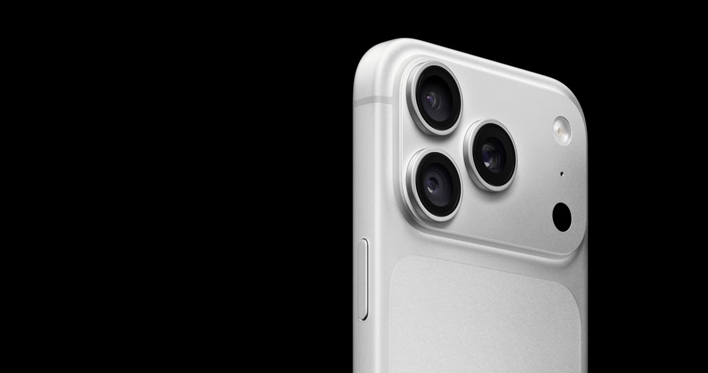 iPhone 18 Pro en color plata, detalle del módulo de cámaras.